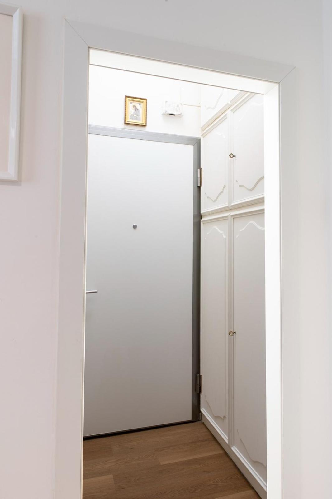 Cozy Apartment Милано Стая снимка